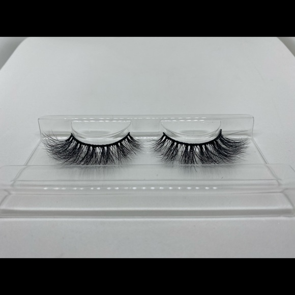 JHaley Beauty LLC Luxury Mink Lashes - Picture 5 of 10